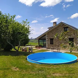 Casa Con Gran Jardín Y Piscina En Cabarceno Сasa de vacaciones