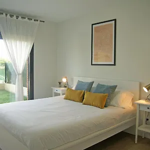 Cercano A La Playa Con Jardín Apartamento